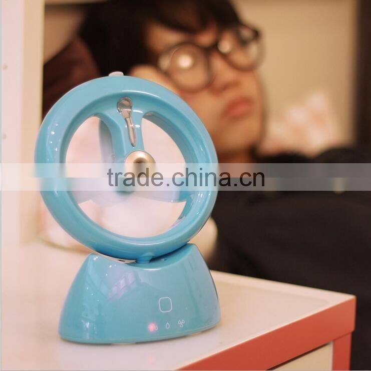 Mini Water Mist Desk Fan Multi-functional USB Rechargeable Super Mute Mini Table Fan With Humidifier Portable Office Fan