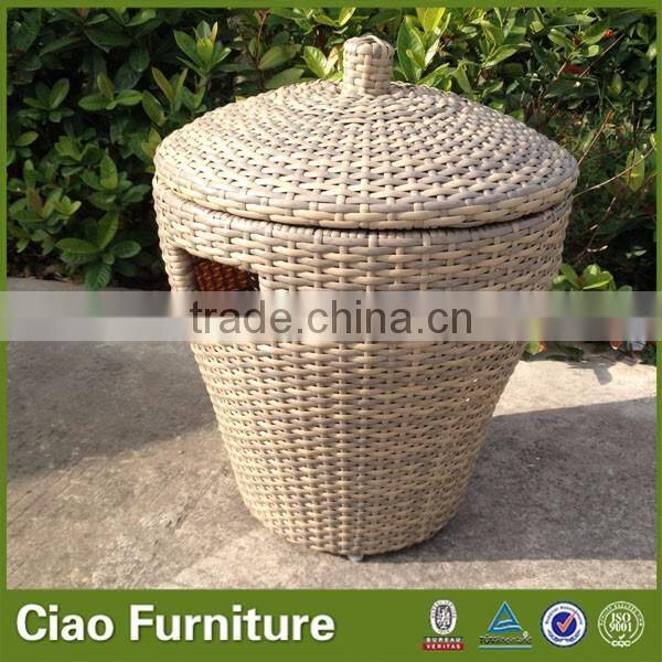 Rattan effect clothes basket / wicker laundry basket