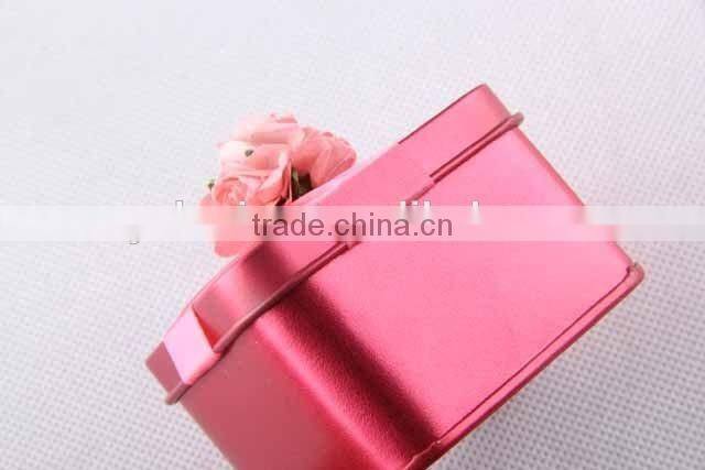 square metal with rose ribbon/gift box