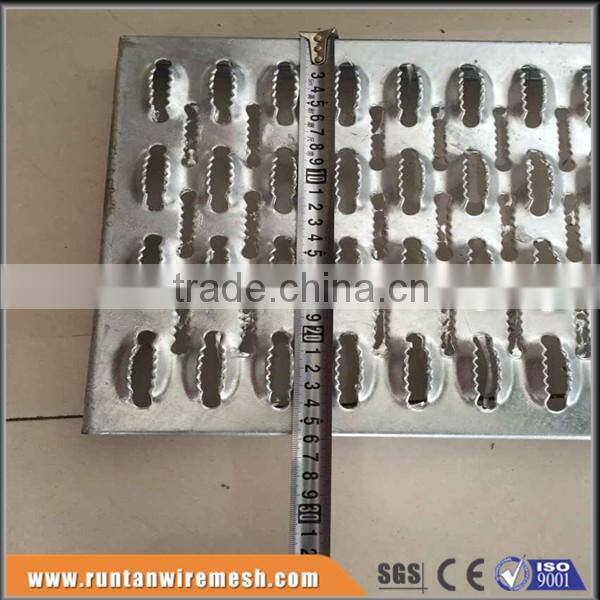 Hot dipped galvanized Diamond perforated grip strut safety grating (Trade Assurance)