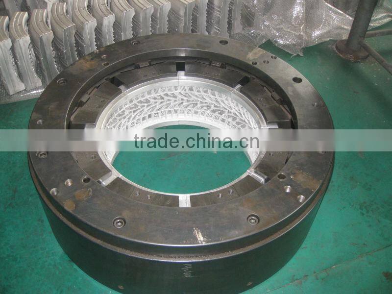 Segmented Tire Molding Machine