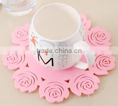 Supply creative fashion Pierced Rose silicone insulation pad / cup mat --rose red
