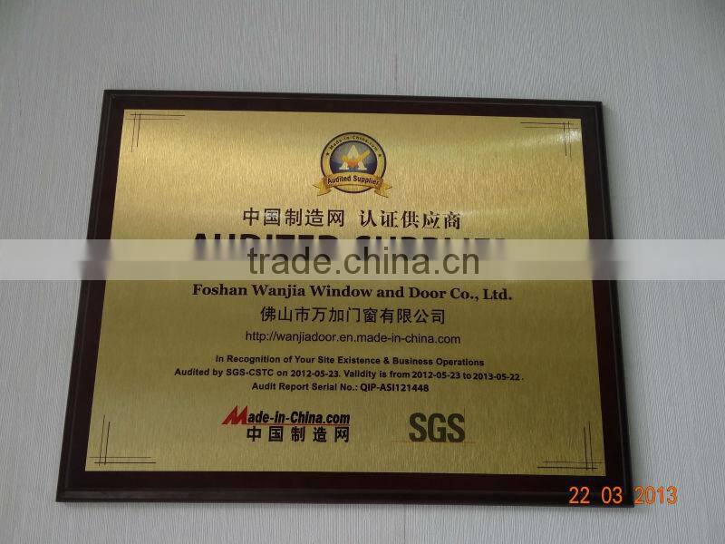 Hui Wanjia kick-out aluminium folding doors