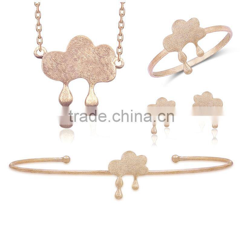 elegent pendent faux bijoux