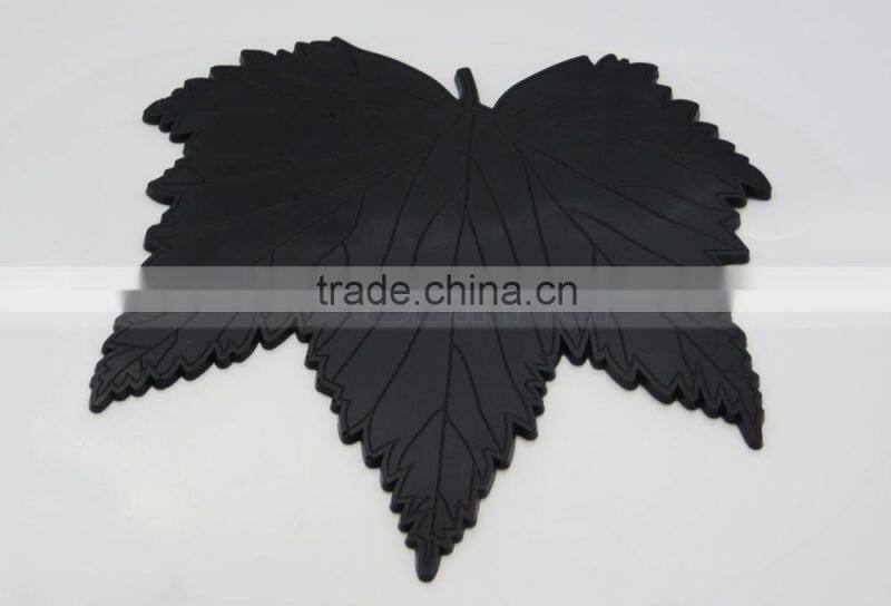 Car Styling Mat Powerful Silica Gel Magic Dashboard Sticky Pad Maple Leaf Mat Anti-Slip Non Slip Mat for Phone Car Accessories