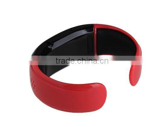 2014 fashion bluetooth smart bracelet watch LCD anti-lost vibrate calls for all smartphone