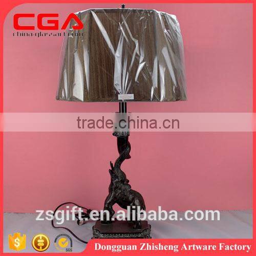 2015 wholesale fashionable classical polyresin table lamp for home decoration