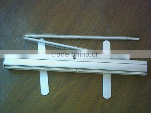 Roll up banner stand