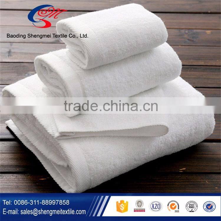 2016 new design and customized size hotel bath towel