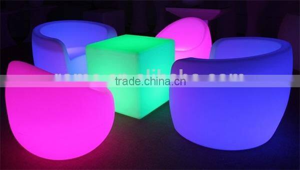 16 color change LED illuminated duck shape table lamp