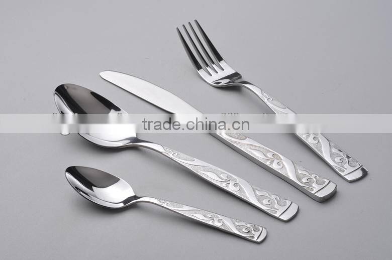 plastic disposable plates spoons