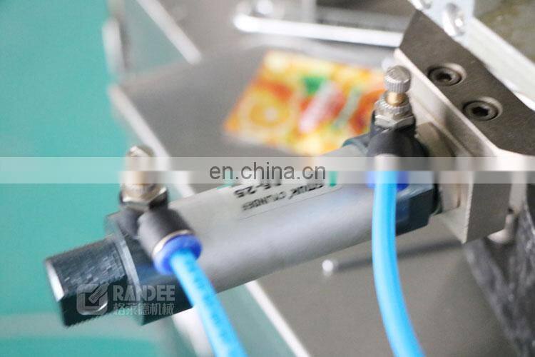 Square bottle wet glue labeling machine for juice wine beer filling bottling line
