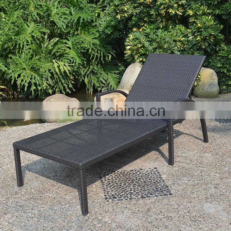 Folded In Half Comfortable Leisure Rattan Chaise Classic Chaise Outdoor Swing Lounge