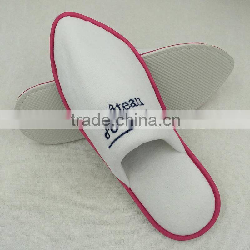 Top selling custom disposable slippers with embroidery hotel logo