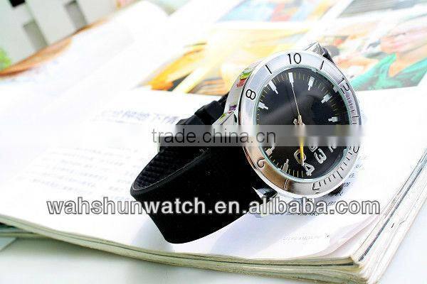 mens wrist sport silicone watch of good quality