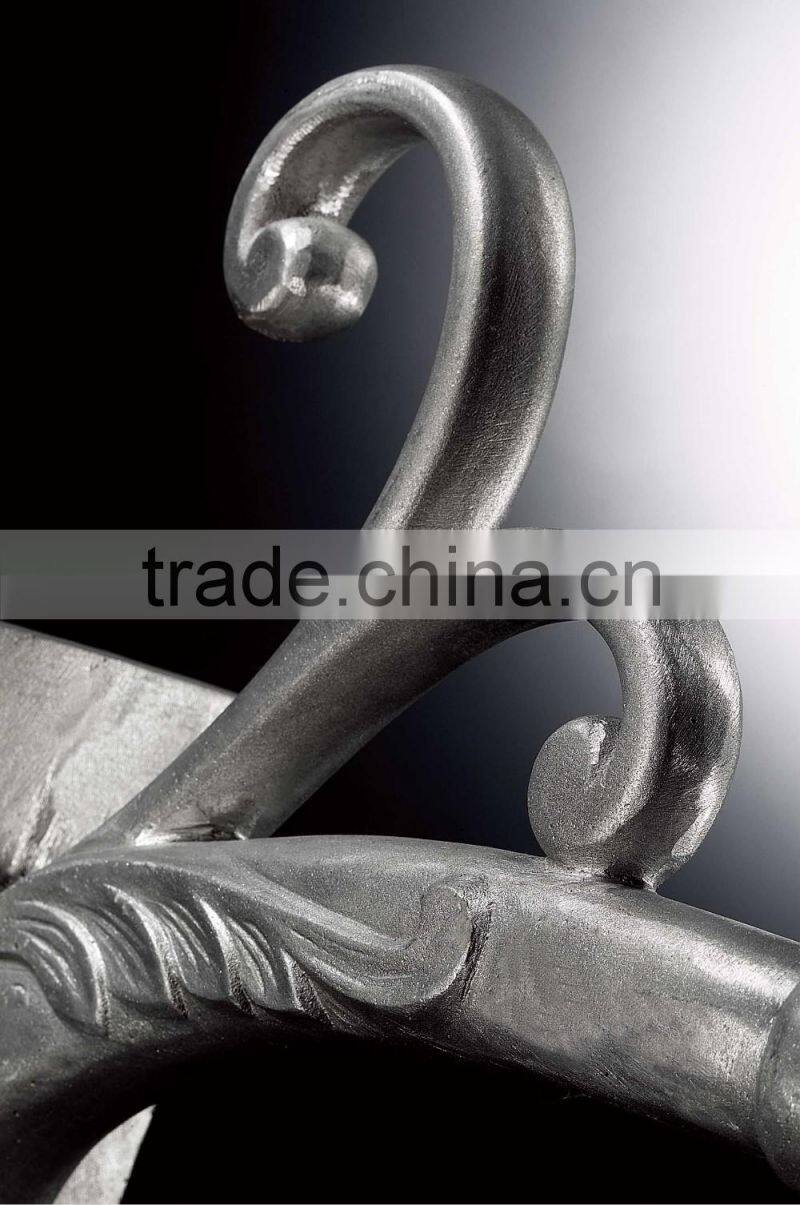 D113 Classic Cast Aluminum Garden Light Arm Design
