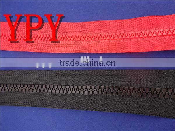 Fashionable Plastic Zip / Fastener