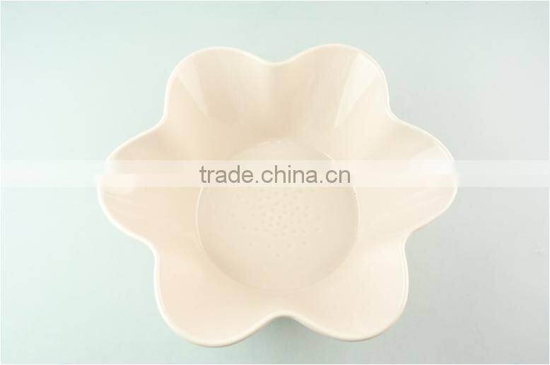 Stocklot light yellow glaze Flower shape ceramic bakeware