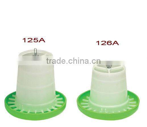 Crown Classic Animal Chicken Poultry Plastic Gear Box Feeder