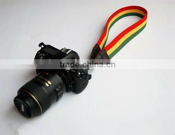 Shoulder anticline cross camera strap