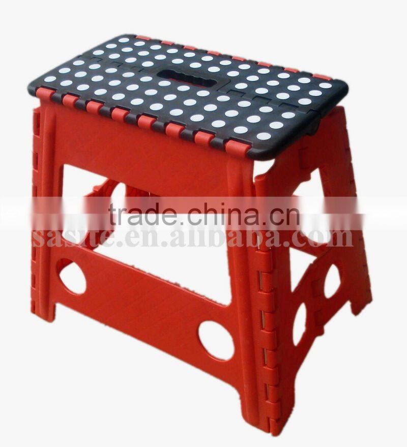 FOLDING STOOL