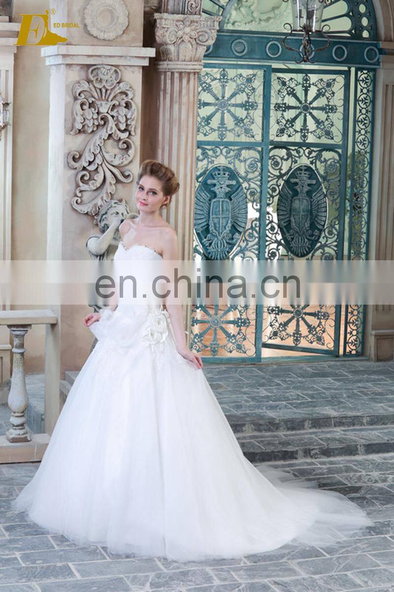 Modern Sleeveless Sweetheart Lace Applique Hand-made Flower Wedding Dress White