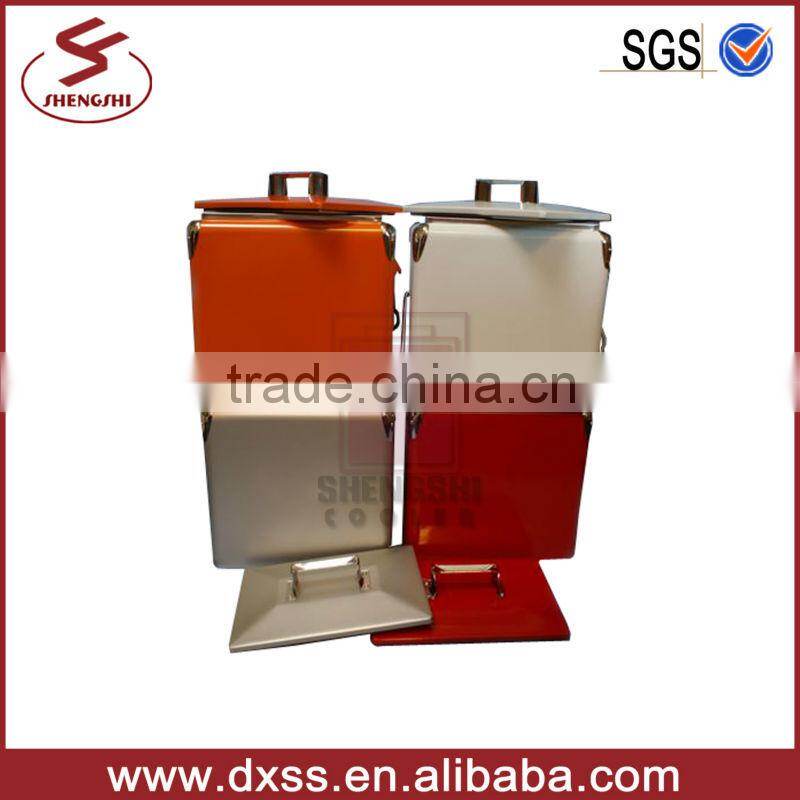 Metal rolling beer soccer ice chest 13L