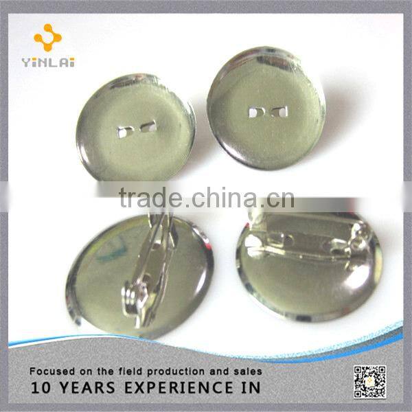 Decorative silver brooch badge pin