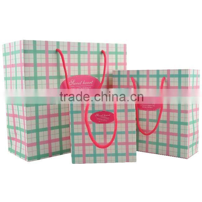Popular presents packaging paper bag colorful gift paper bag