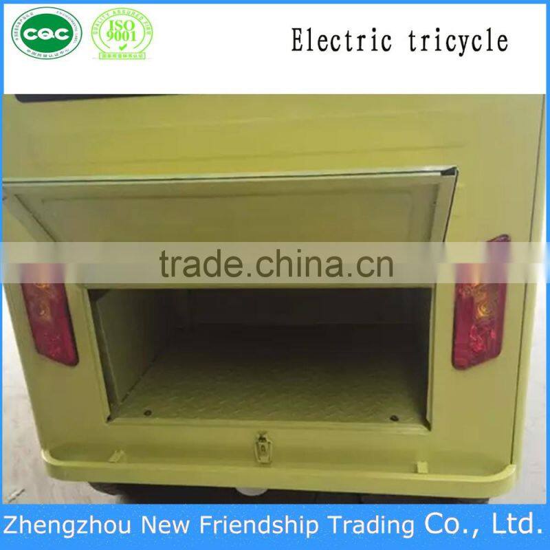 Closed cabin tuktuk motorcycle/ 6 passengers taxi tricycle