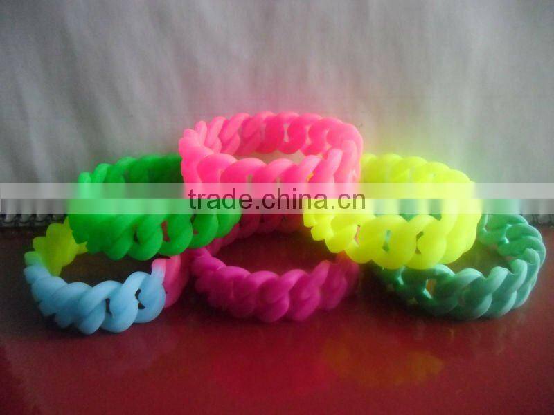 Eco-friendly cheap silicone chain bracelet jewelry wrist band