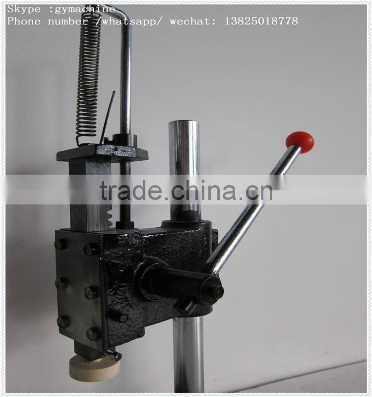 Handheld pneumatic capping machine