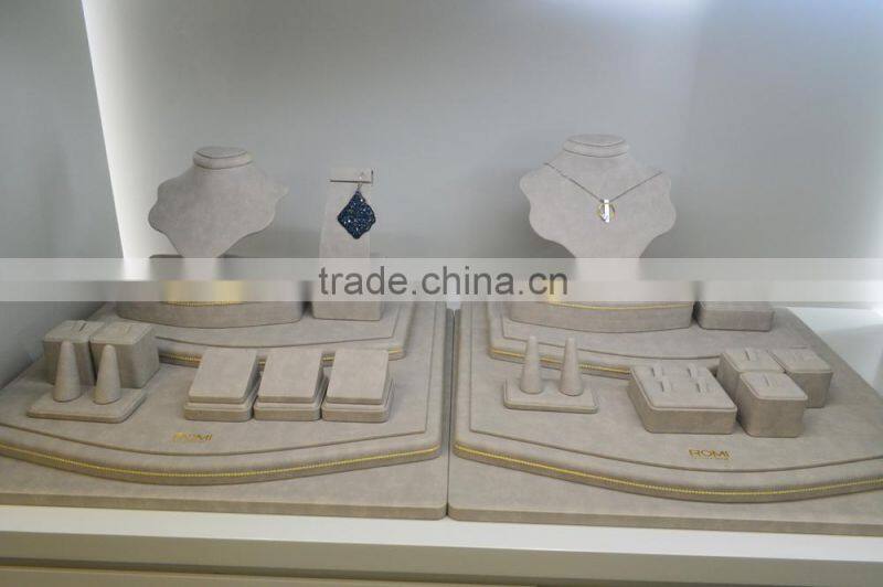 2015 PU leather jewelry display stands small window jewellery props