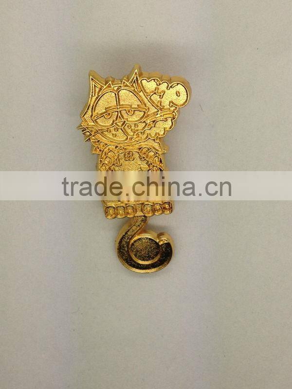 Custom casting metal souvenir lapel pins/custom die struck badges