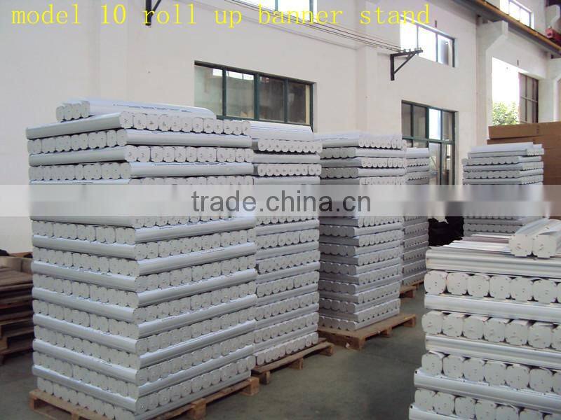 Economic retractable standing roll up banner stand