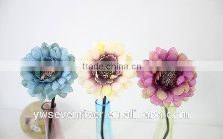 The bride holding flowers High simulation flower flowers, silk flower painting style High simulation of African chrysanthemum fu