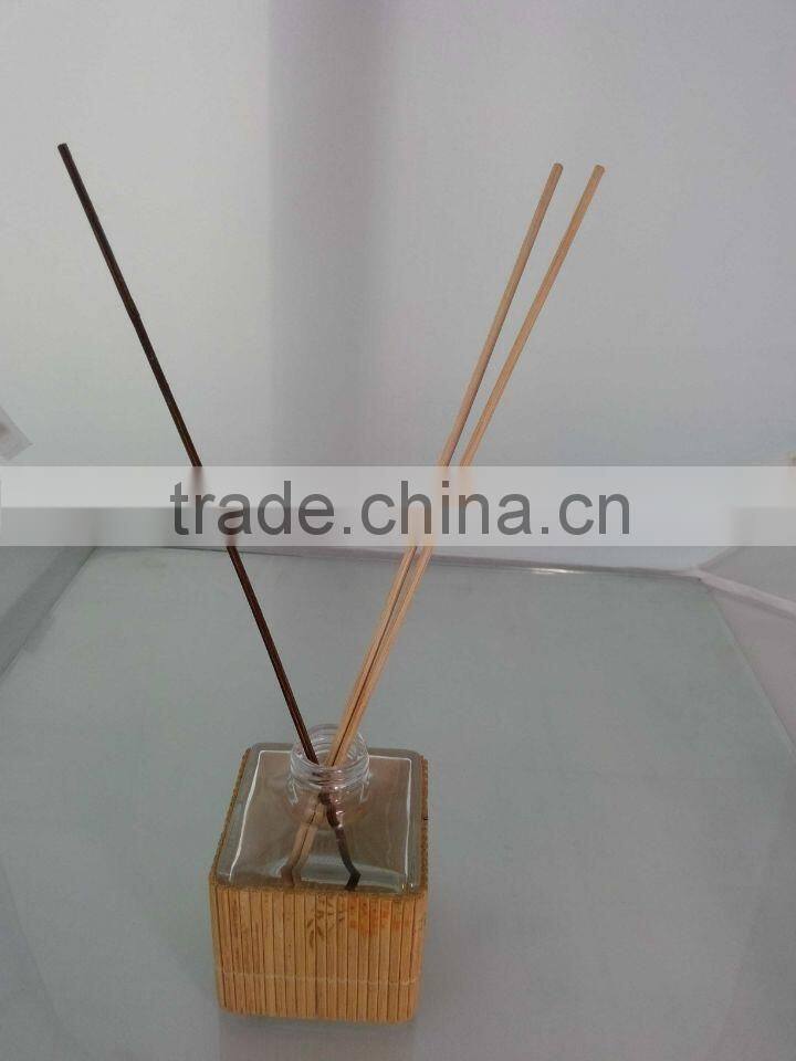 Decorative glass bottle reed diffuser with rattan stick wholesale