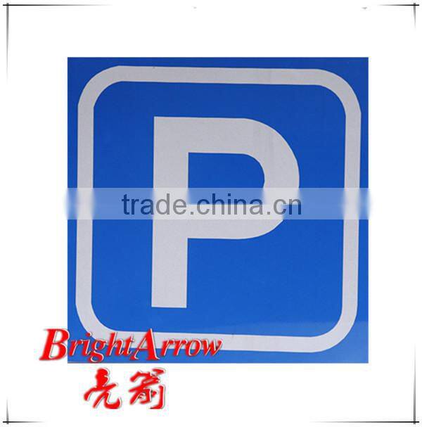 Reflective triangle warning traffic signs