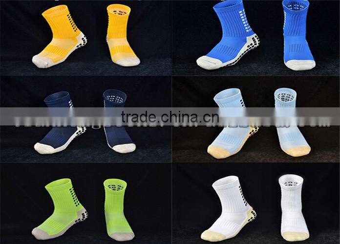 Top Quality Anti Slip Soccer Socks Cotton Grid Style Team Sports Football Socks Anti Slip Grip Custom Logo Cheap Trampoline Sock