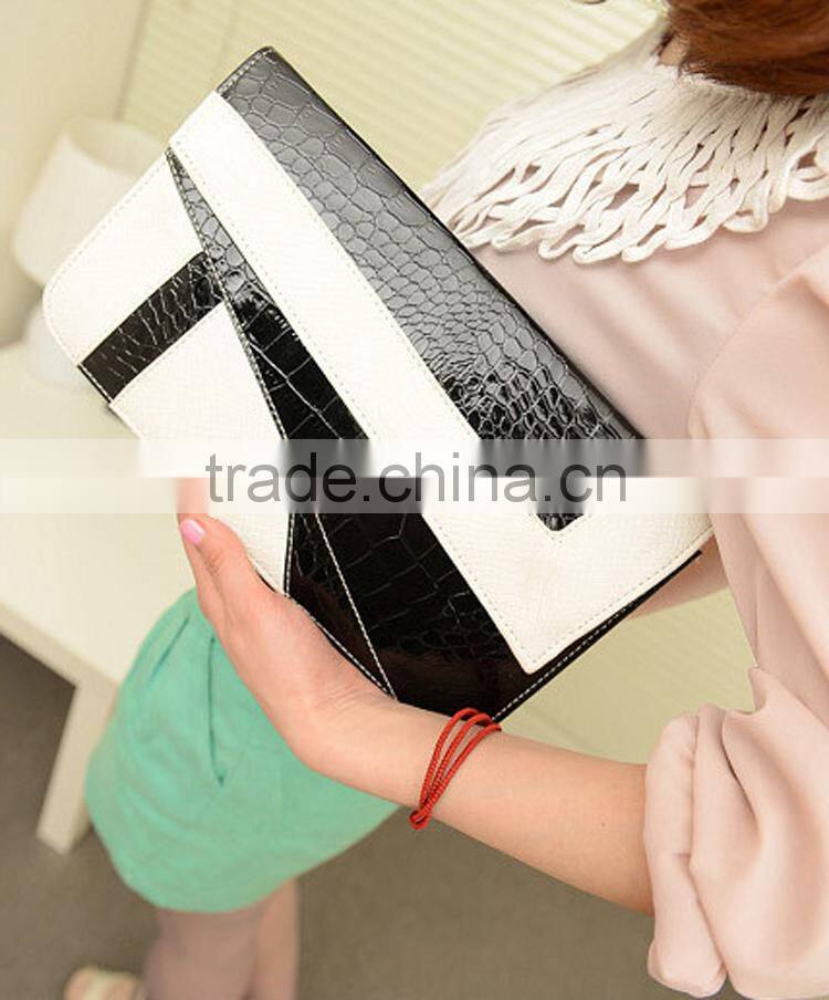 New Hot Serpentine Women Messenger Bags Hit Color Party Bags Tote Designer Handbags Brands Vintage Cover Women Handbag