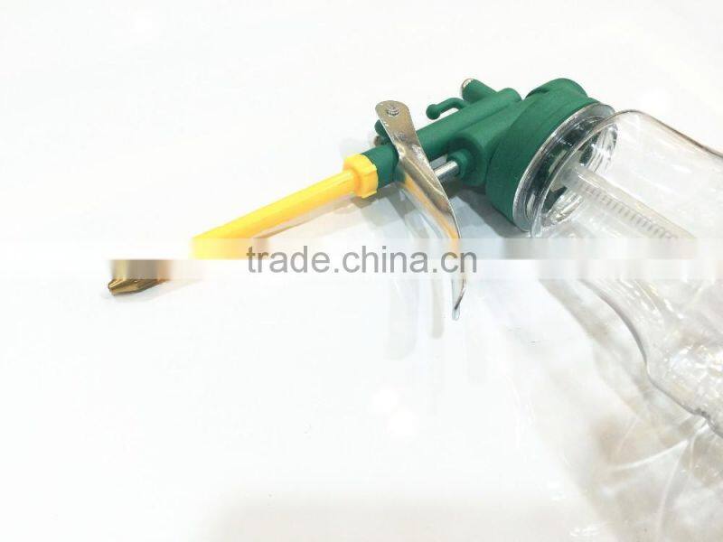 BERRYLION cheap price plastic long spout 350g with crystal tank