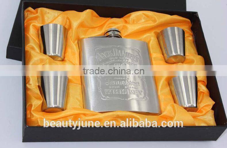 7 oz stainless steel hip flask gift set Portable Stainless Steel Wine Bottle Gift Box Pocket Flask ,Embossed Images