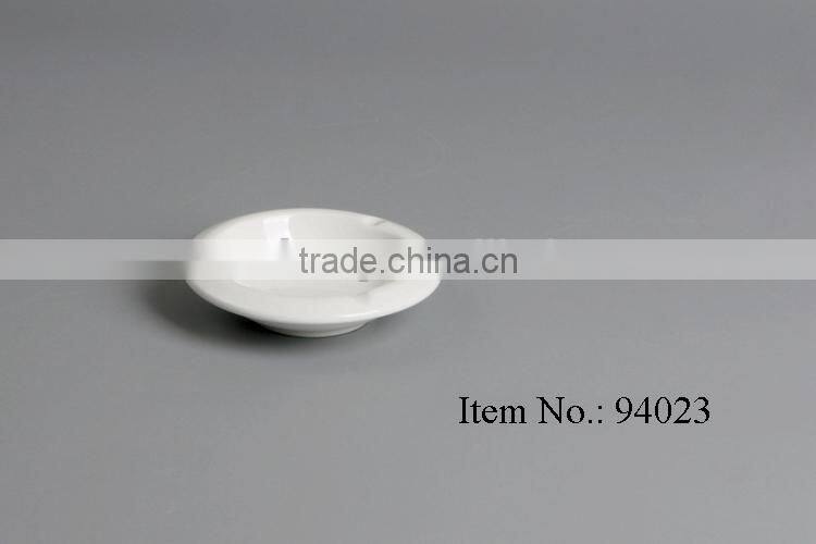 white chafing porcelain round ashtray