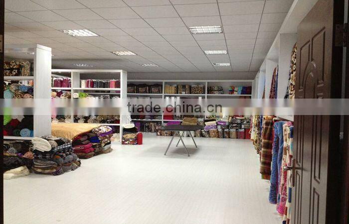 2014 wholesale popular thick Polyester Bright plain color flannel blanket and pillow case