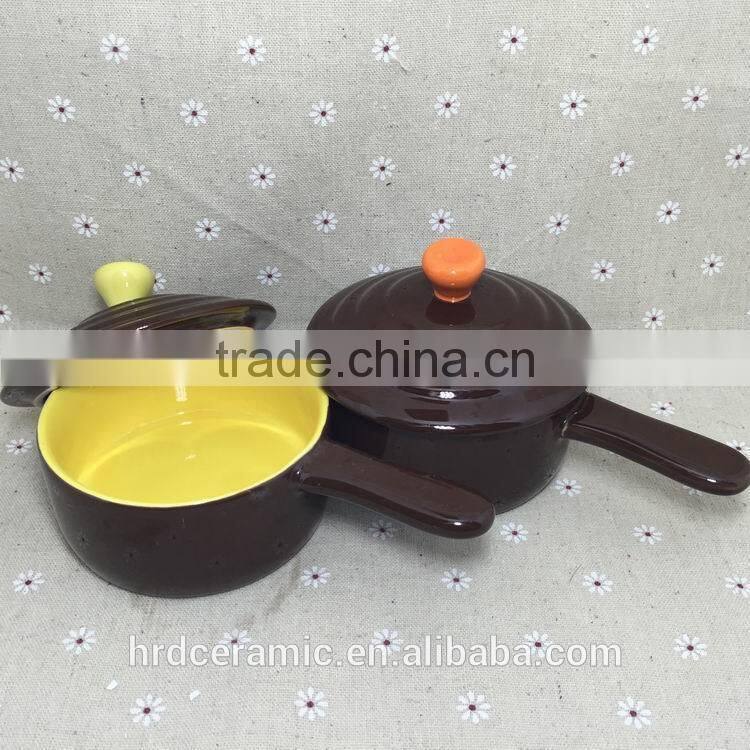 Wholesale stocked Ceramic soup bowl with silicone lid and handle