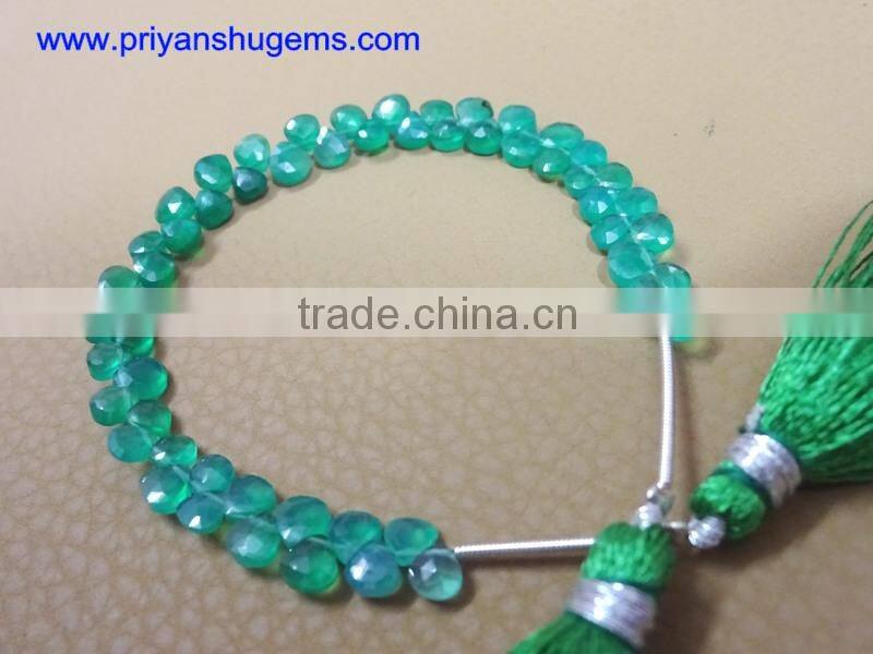 Carved Green Agate hand made of 4.75 mm heart shape, 6 length of 100% of the natural gem