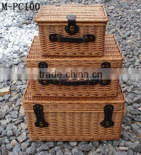 Empty wicker hamper / empty willow picnic basket with leather and willow handle