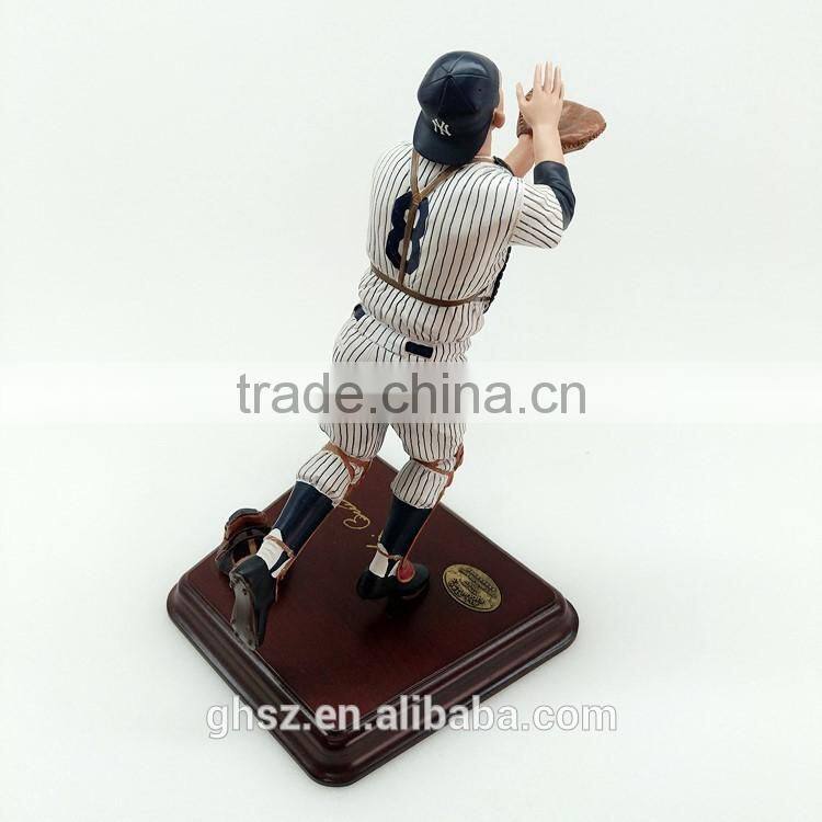 Sports polyresin statue action figure/Promotional statue polyresin baseball player figurines for wholesale