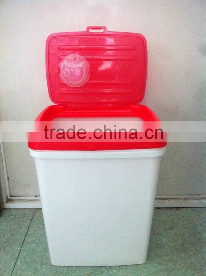 CCHJ-014 2014 Hot selling 15kgs PP dogs food container lid with spoon