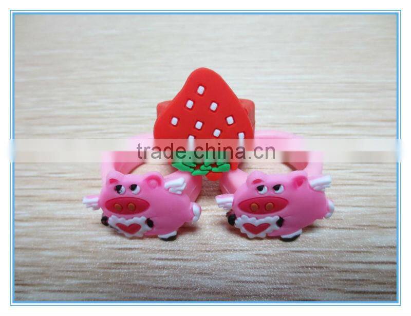 2014 Beautiful and lovely soft pvc fashion toy rings